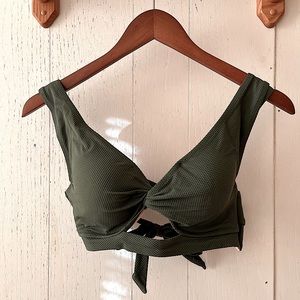 Shade & Shore Women’s Bikini Top (size-34C)